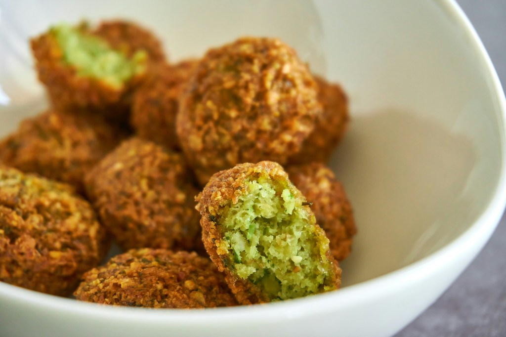 Polpette di broccoli: sono più buone della carne! Facili e vegane sono ricche di proteine. Falle&nbsp;ora