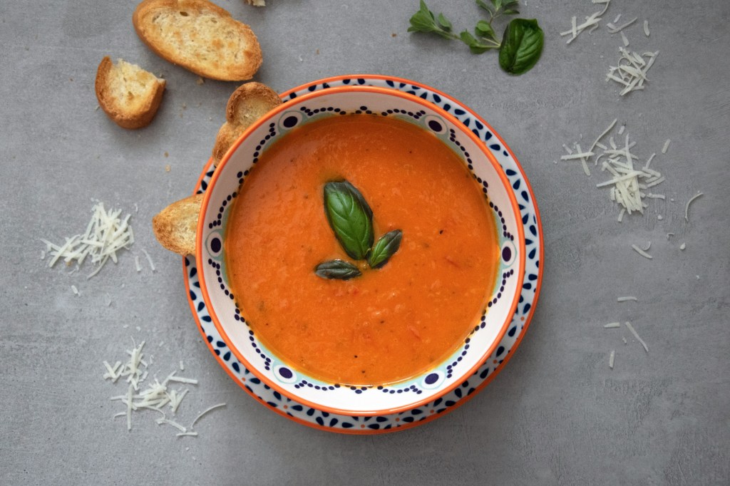 Zuppa di ceci al pomodoro: è perfetta per gli amanti della tradizione! Semplice, gustosa e profumata. Assaggiala&nbsp;subito