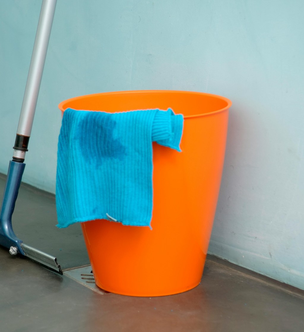 Detersivo ecologico fai da te: il metodo per pulire e sgrassare i pavimenti in 1 solo&nbsp;gesto