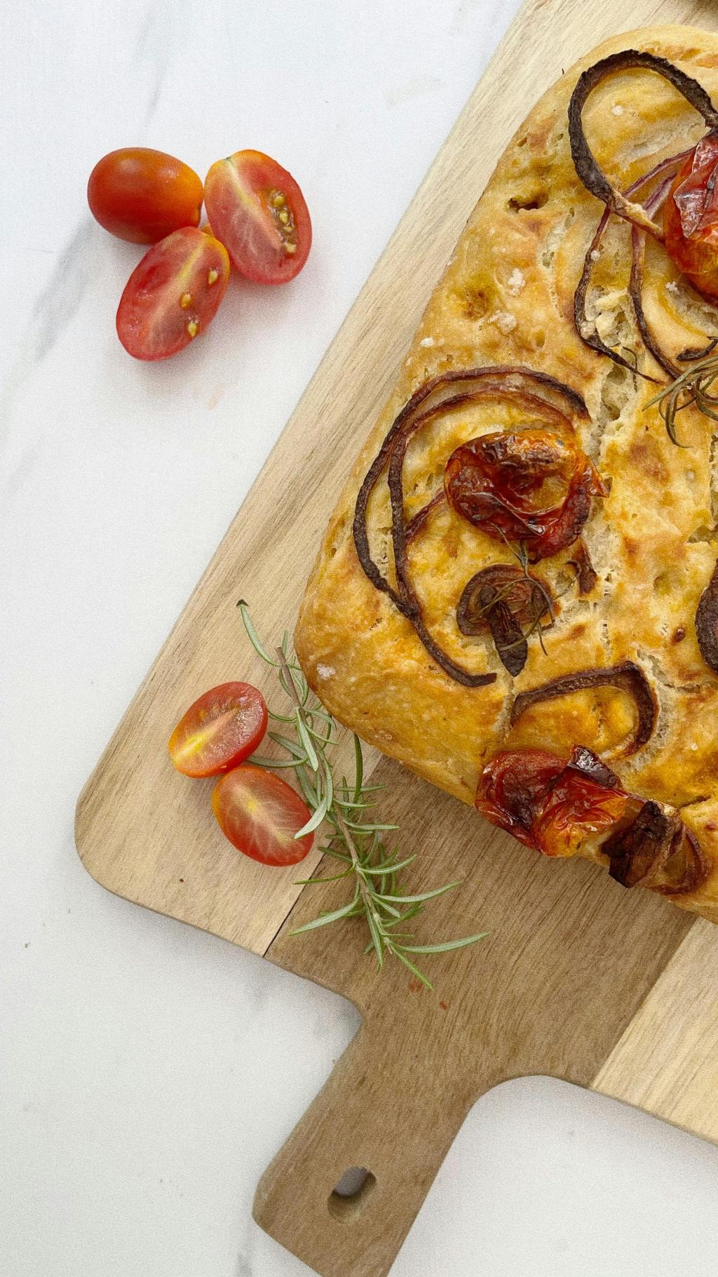 Focaccia di patate: scopri la ricetta vegan! È perfetta per chi soffre di&nbsp;intolleranze