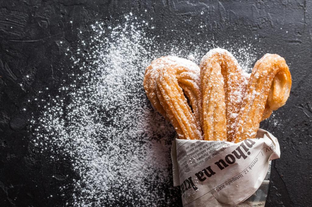 Churros fatti in casa: sono pronti in 5 minuti! Sono deliziosi anche senza uova e&nbsp;latticini