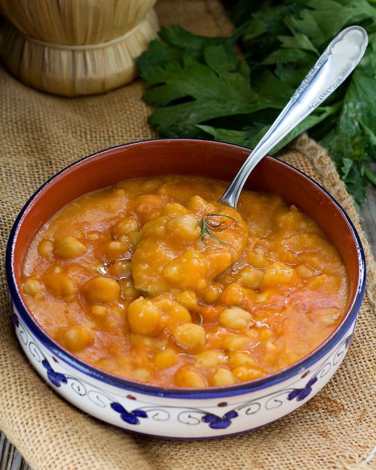 Zuppa di Ceci e Pomodoro: ecco la ricetta della Tradizione che piacerà anche ai bambini! È perfetta per queste giornate&nbsp;fredde