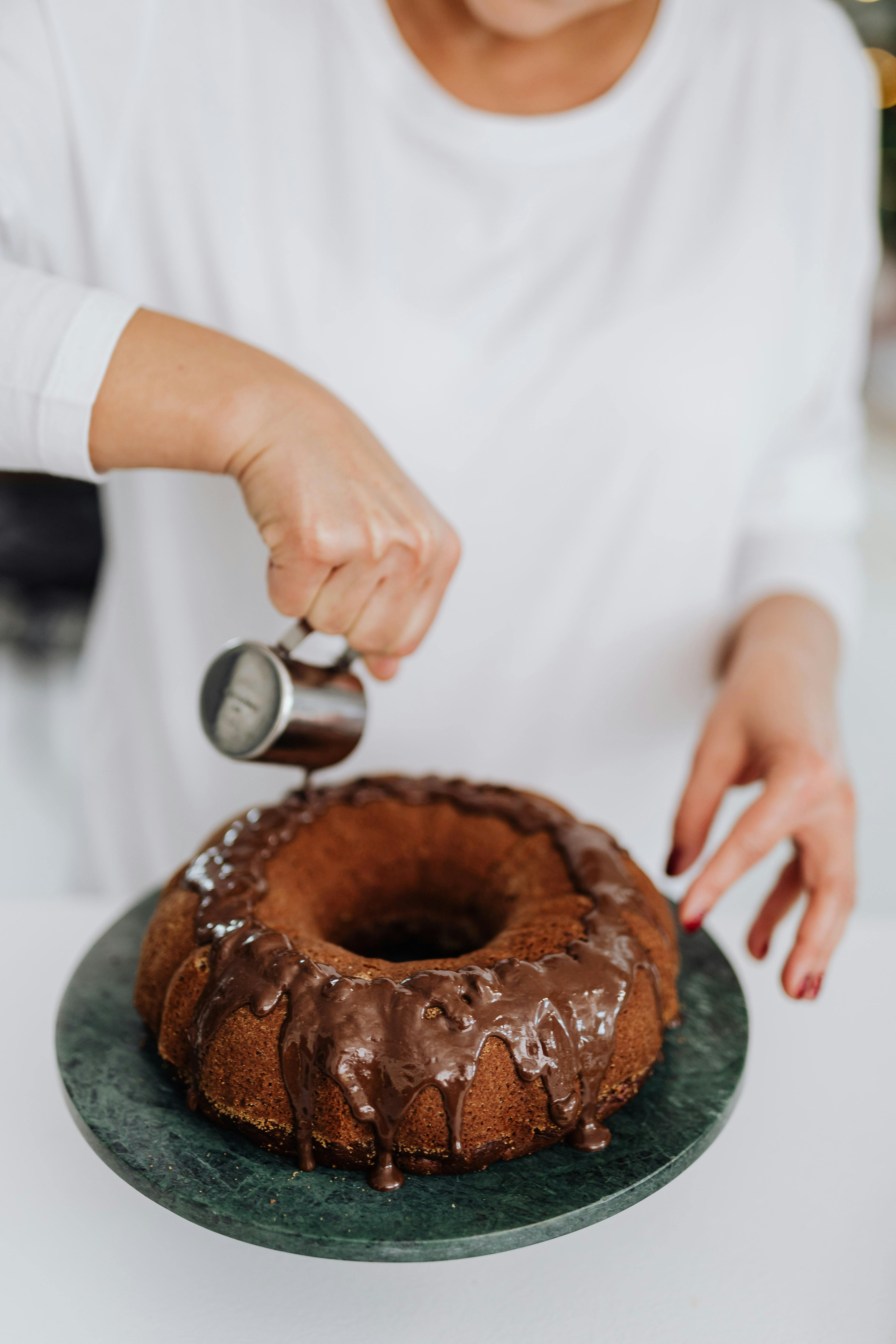 Ciambellone soffice: il dolce al cacao perfetto da mangiare quando vuoi! È leggero e delizioso. Provalo subito