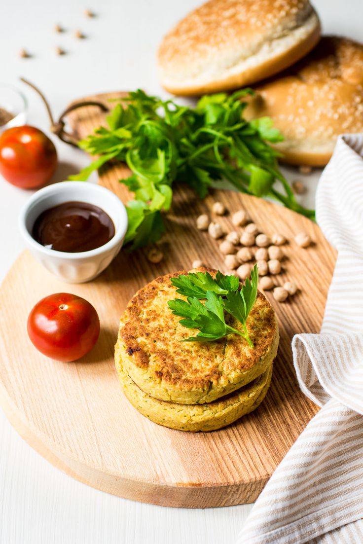 Burger di ceci e patate: la ricetta proteica più buona della carne! Sono buonissimi e irresistibili. Assaggiali&nbsp;subito