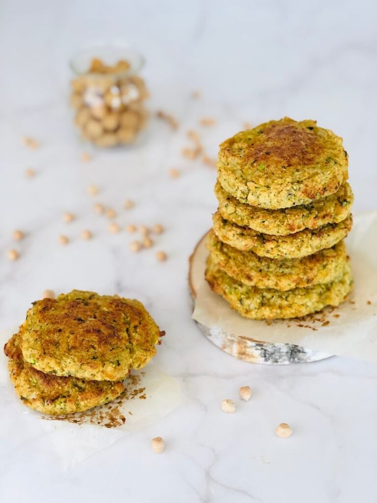 Frittelle di ceci e zucchine: la ricetta salvacena facile e leggera da fare in 5 minuti! Sono&nbsp;buonissime!