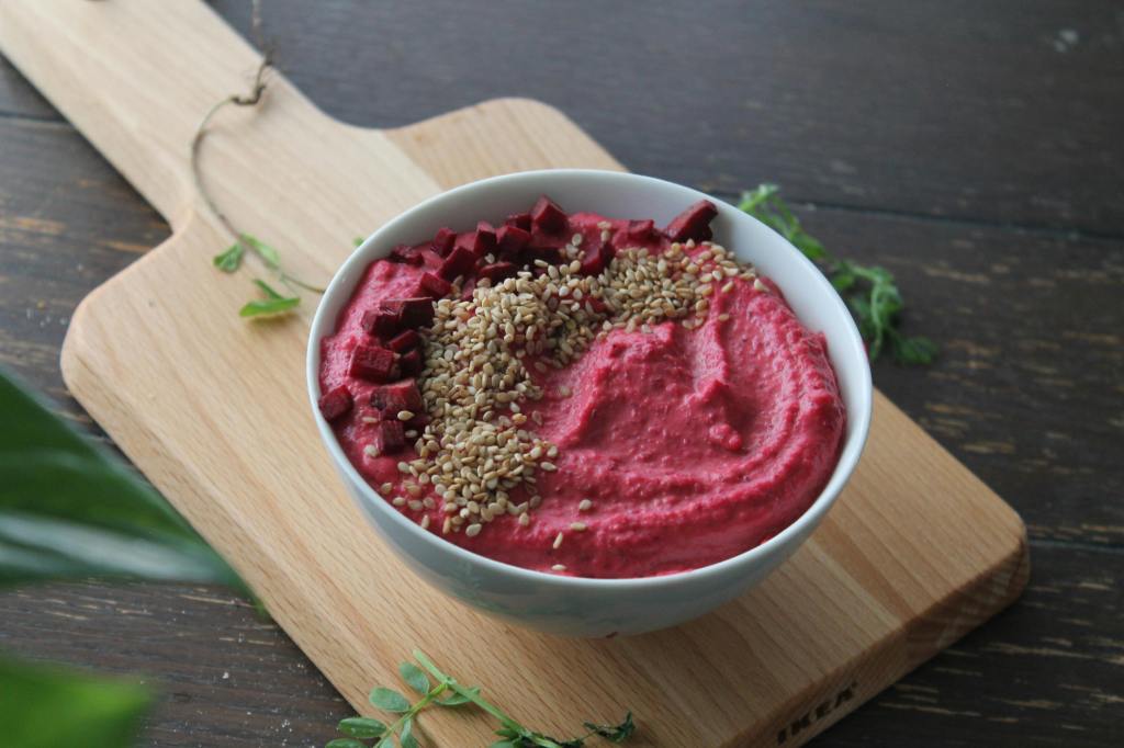 Hummus di Barbabietola e semi di Chia: scopri la ricetta senza lattosio da fare nella tua&nbsp;cucina