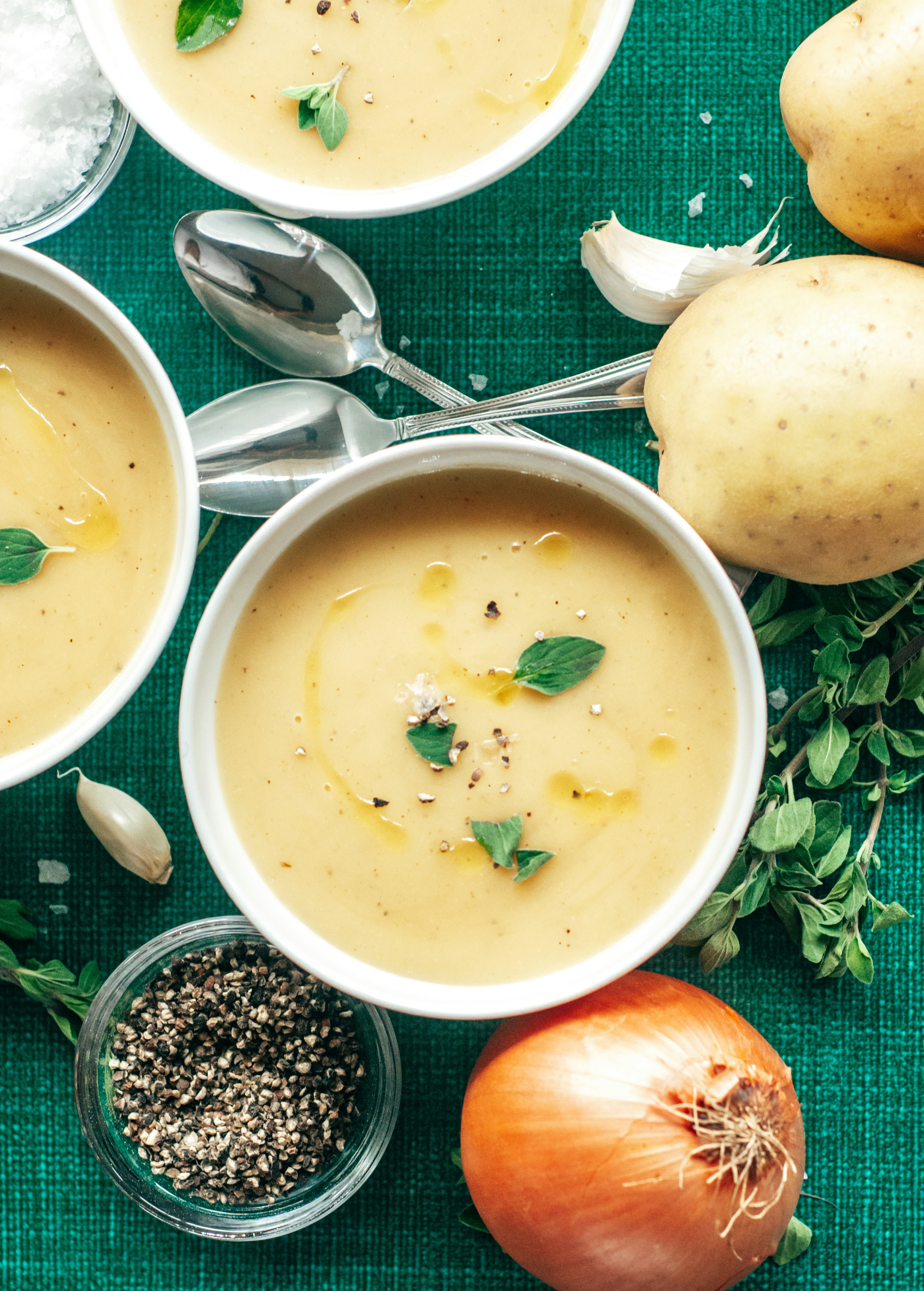 Zuppa di Patate: ecco la ricetta che fa bene al tuo stomaco! È facilissima da fare! Provaci subito