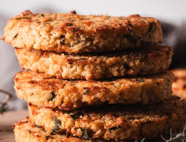 Schiacciatine di ceci e verdure: il secondo piatto facile e nutriente che piace a tutta la famiglia. Sono senza uova e super&nbsp;gustose