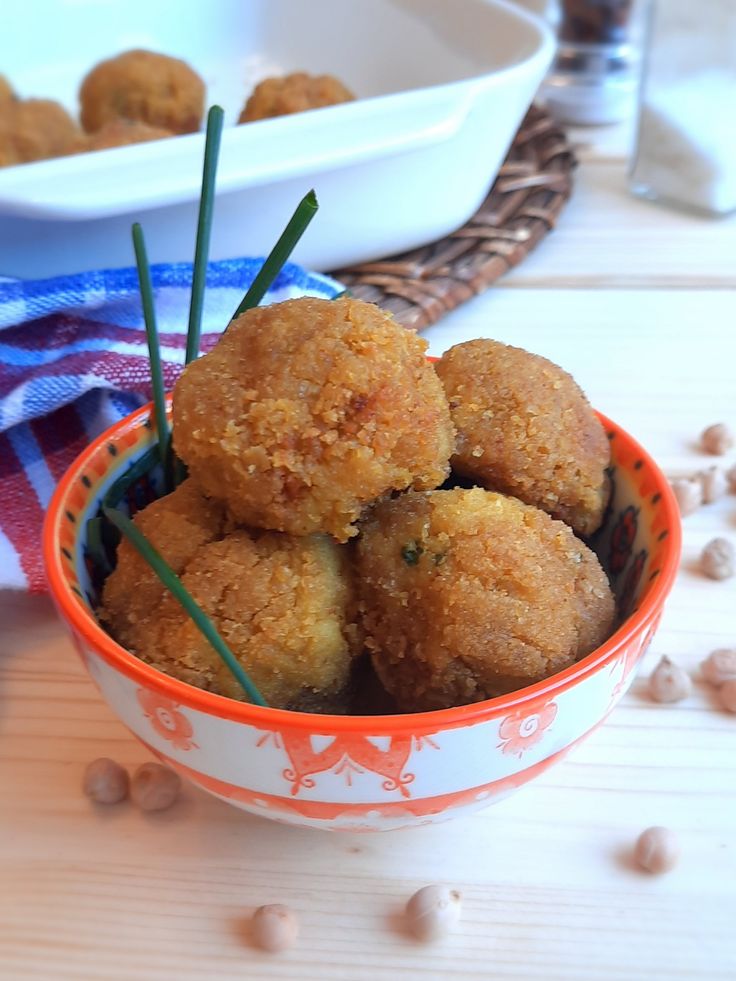 Polpettine di ceci: sono senza uova e senza grassi! Scopri la ricetta facile da fare in 10 minuti. Piacciono anche ai&nbsp;bambini