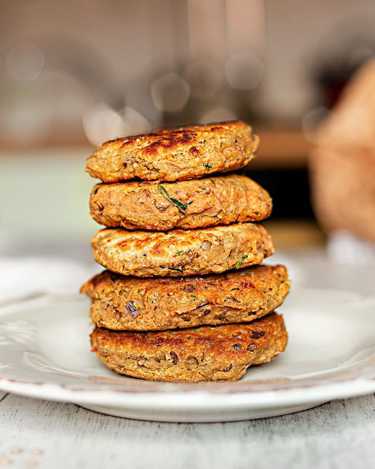 Burger di lenticchie: sono più buone della carne! Scopri la ricetta facile e leggera! È ricca di proteine. Piace a&nbsp;tutti
