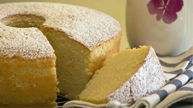 Ciambellone senza uova, latte e burro: usa l’arancia! È profumato e delizioso. Ti bastano solo 10&nbsp;minuti