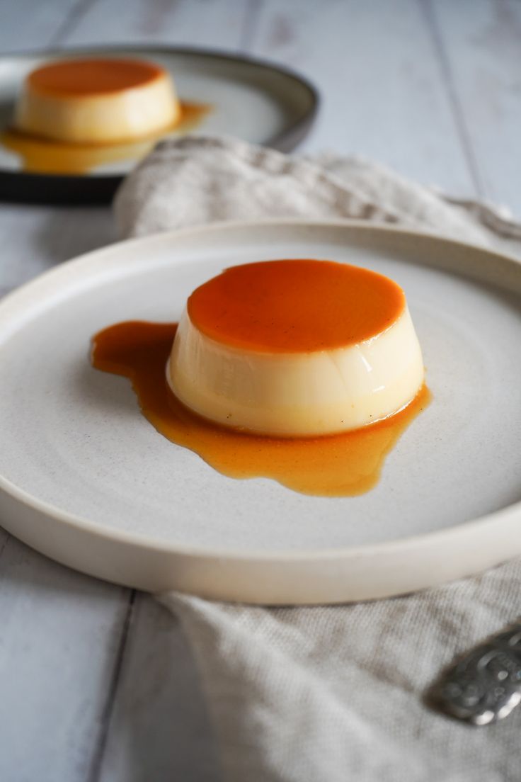 Crème caramel light: scopri la ricetta senza uova e senza latticini! È semplicissima e si scioglie in bocca. Falla&nbsp;subito