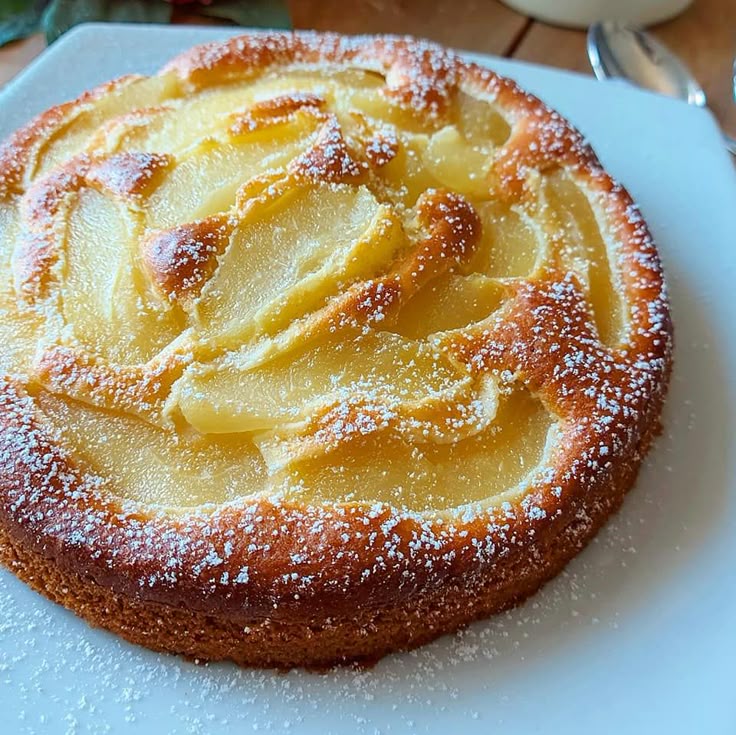 Torta di pere: il dolce super soffice e senza uova da fare subito! Bastano una manciata di minuti. È&nbsp;irresistibile!