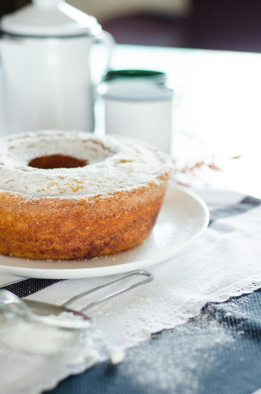 Torta senza uova, latte e burro: la ricetta del ciambellone all’acqua super leggera che piace a tutti! Ti basta solo 1&nbsp;arancia