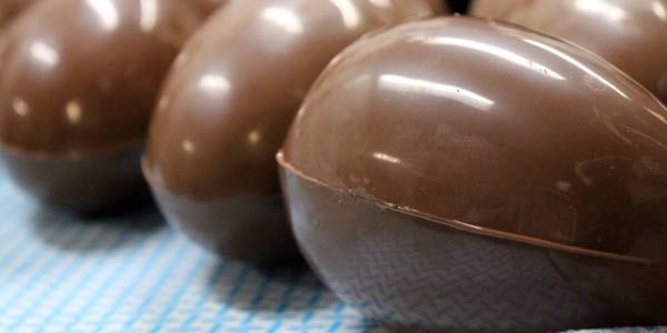 Uovo di Pasqua fatto in casa: la ricetta light semplicissima da fare subito! Devi usare il burro di&nbsp;cacao