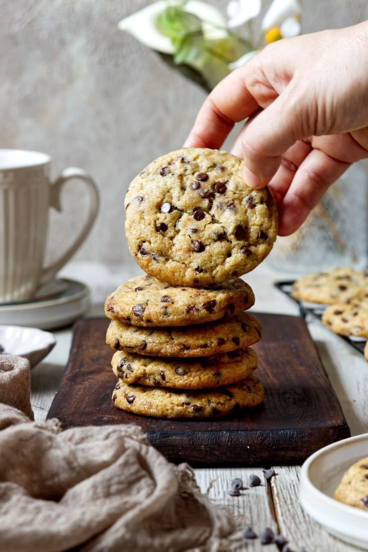 Cookies con gocce di cioccolato: i biscotti perfetti per le feste di Pasqua. Sono senza uova e senza burro! Provali&nbsp;subito
