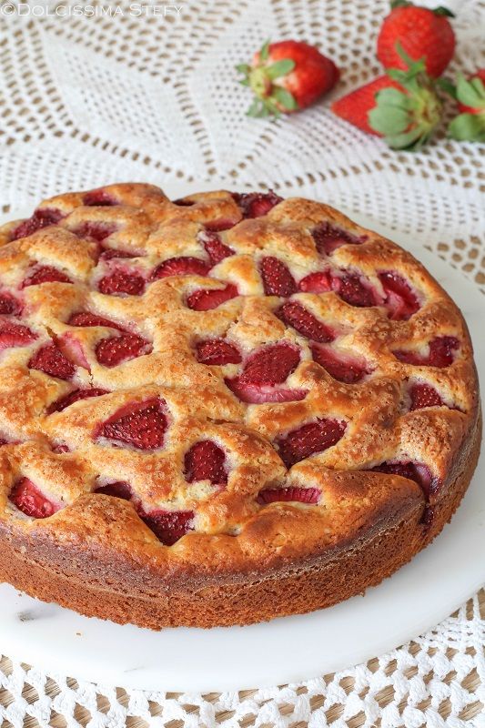 Torta light di fragole: senza uova e senza burro è morbida e golosa. L’impasto è pronto in 10&nbsp;minuti!