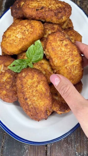 Crocchette di cavolfiore: usa le patate! Ecco la ricetta light che non ti farà rimpiangere la&nbsp;carne
