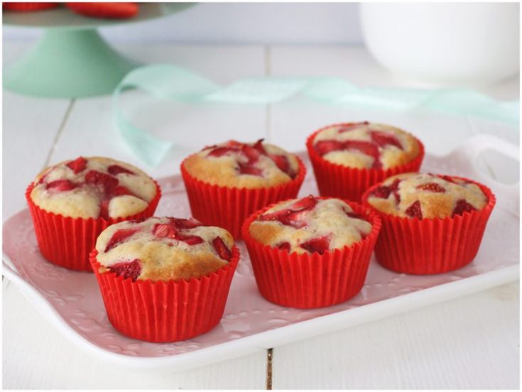 Muffin di fragole: la ricetta light senza uova che piace ai bambini! Sono irresistibili e&nbsp;morbidissimi