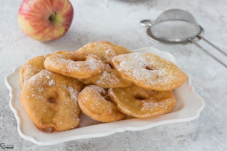 Ciambelle di mele: mangiale a colazione! Sono irresistibili! Morbide e gustose sono senza uova e senza&nbsp;burro