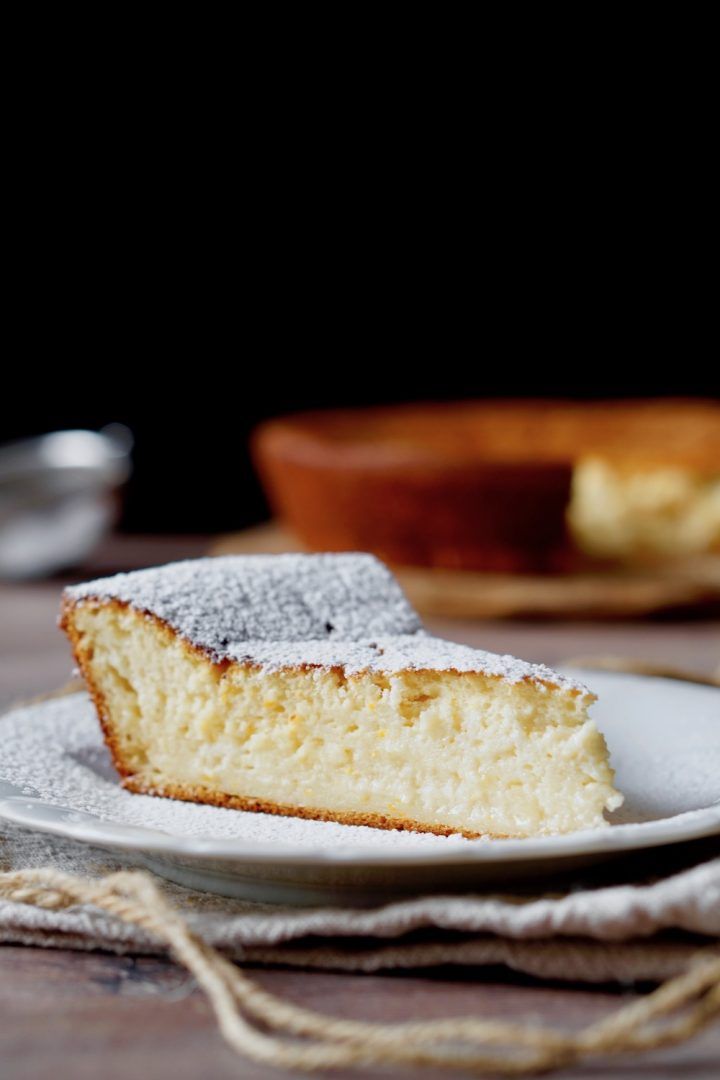 Torta allo yogurt: è senza uova, senza burro e anche senza zucchero! Prova subito questo dolce light. Ti servono solo 5&nbsp;minuti