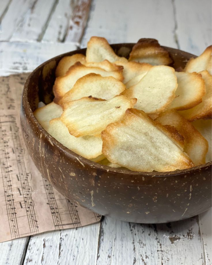 Patatine croccanti senza patate: scopri la ricetta facile e leggera. Le prepari in 10&nbsp;minuti