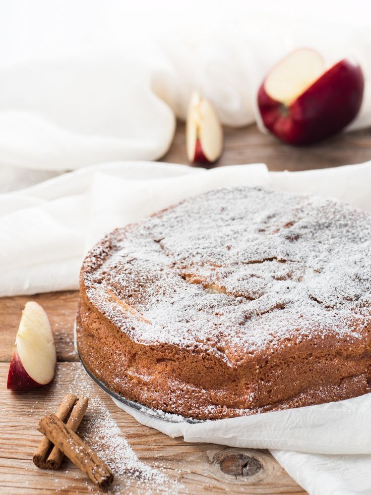 Torta light di mele: scopri la ricetta con tantissime mele, poco impasto e nessun uovo! Ti bastano 5 minuti. È&nbsp;deliziosa