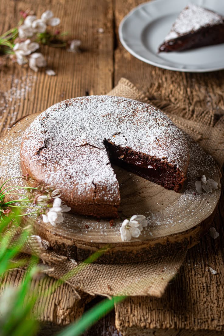 Torta al cioccolato senza uova: ecco il dolce light pronto in 5 minuti! È super golosa e soffice, provala&nbsp;subito