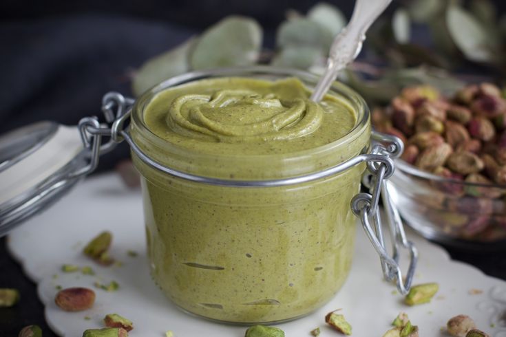 Crema al pistacchio super Light: farcisci i dolci delle Feste in modo sano e leggero! Ti bastano 5 minuti