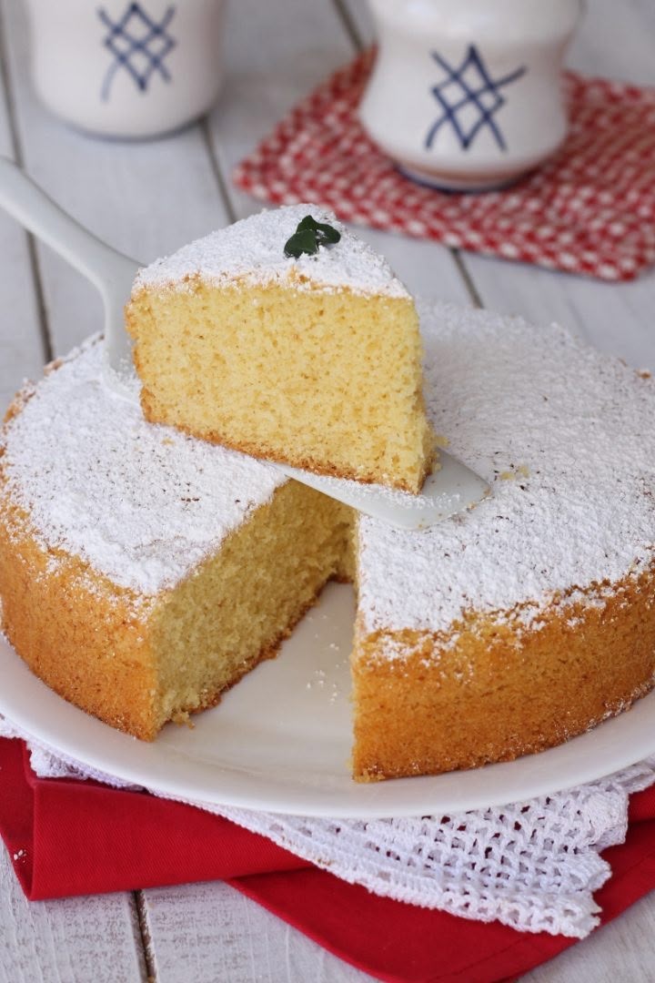 Torta all’acqua: il dolce senza uova e senza burro! Soffice e leggero piace anche ai bambini. Ti bastano 5&nbsp;minuti