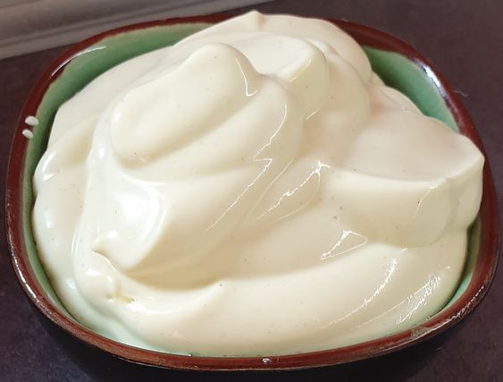 Maionese Fatta in Casa: l’ingrediente segreto è l’Aquafaba! Prova questa ricetta sana e leggera da fare in pochi minuti