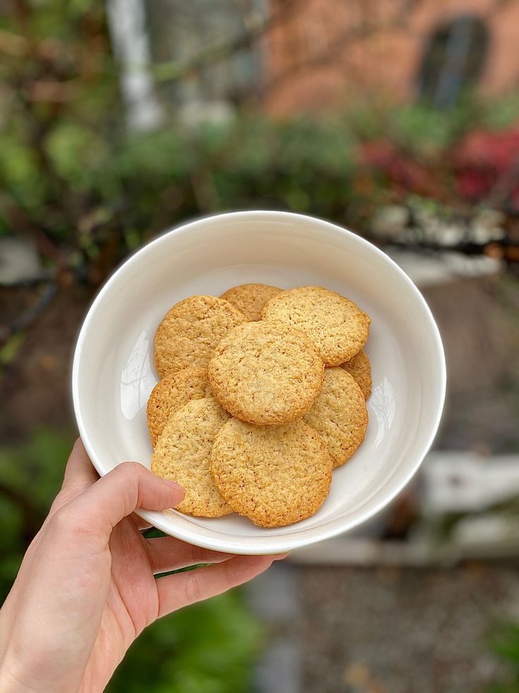 Biscotti senza uova e senza burro: scopri la ricetta senza glutine! Non devi usare nemmeno lo zucchero. Sono pronti in 5&nbsp;minuti