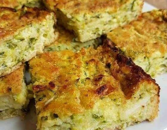 Sformato di zucchine: non devi usare nemmeno 1 uovo! Con la farina di ceci è irresistibile. Puoi mangiarlo anche&nbsp;freddo