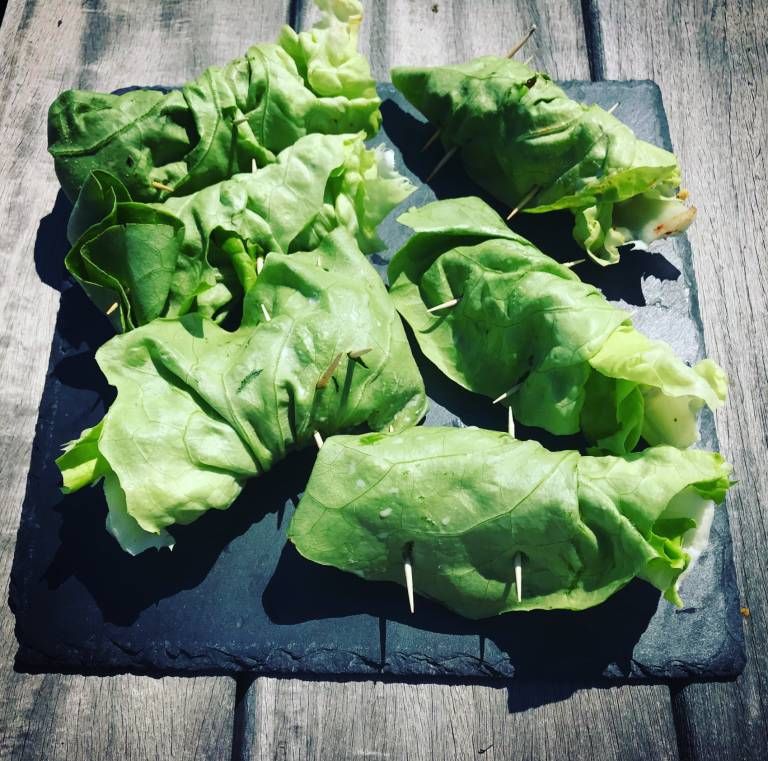 Involtini di Lattuga ripieni di Riso e Verdure: scopri la ricetta facile e veloce! Sono perfetti per&nbsp;l’estate