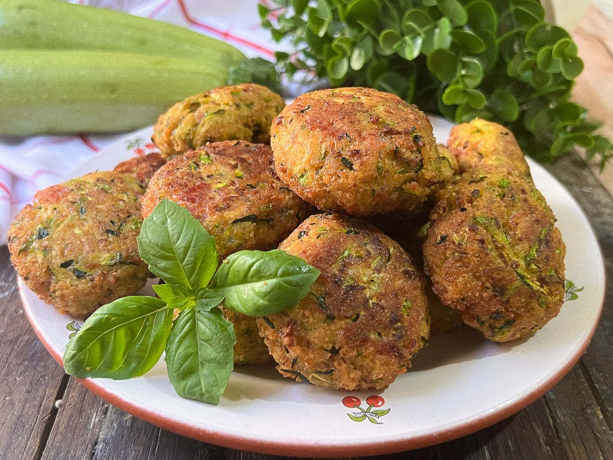 Crocchette di Zucchine: ecco come farle mangiare anche ai bambini! Non ti servono Uova ma solo della Farina di Ceci