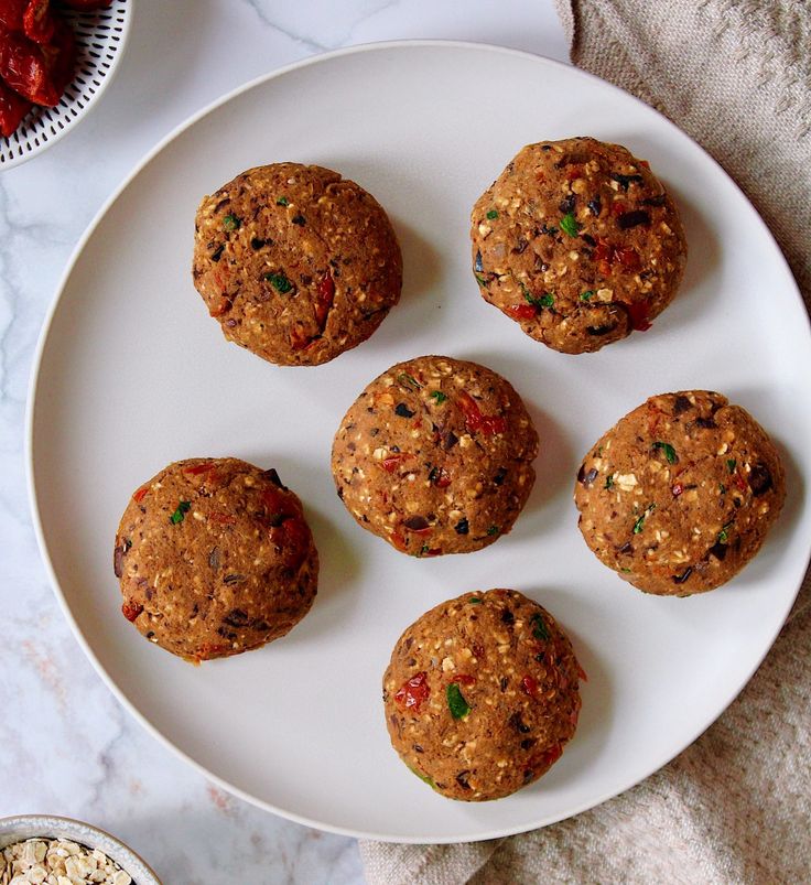 Polpette di verdure: usa i pomodori secchi e le lenticchie. Sono ricche di sapore e piacciono anche ai&nbsp;bambini