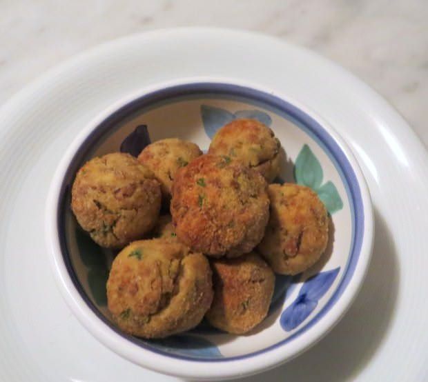 Polpette di verdure: con i fagioli sono una vera delizia. Servile con salsa allo yogurt di soia. Sono più buone della&nbsp;carne