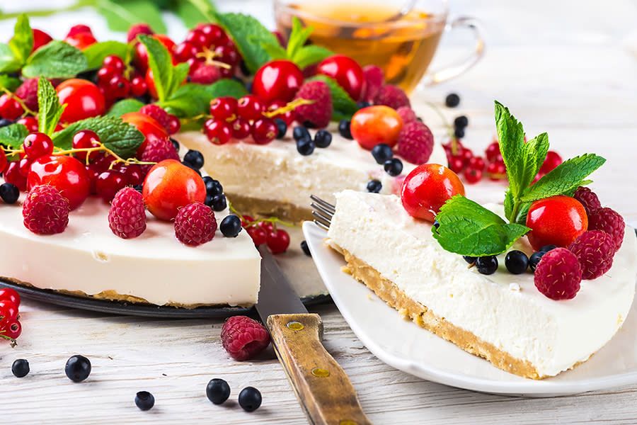 La torta dell’estate: non devi nemmeno usare il forno! Scopri la ricetta del dolce con yogurt e frutta. Piace a&nbsp;tutti