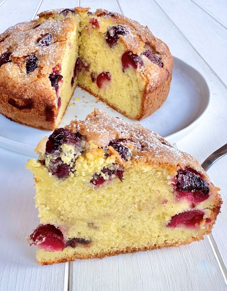 Torta di Ciliegie: scopri la ricetta senza uova! Ecco il dolce soffice e profumato che piace a tutti! La prepari in 5 minuti