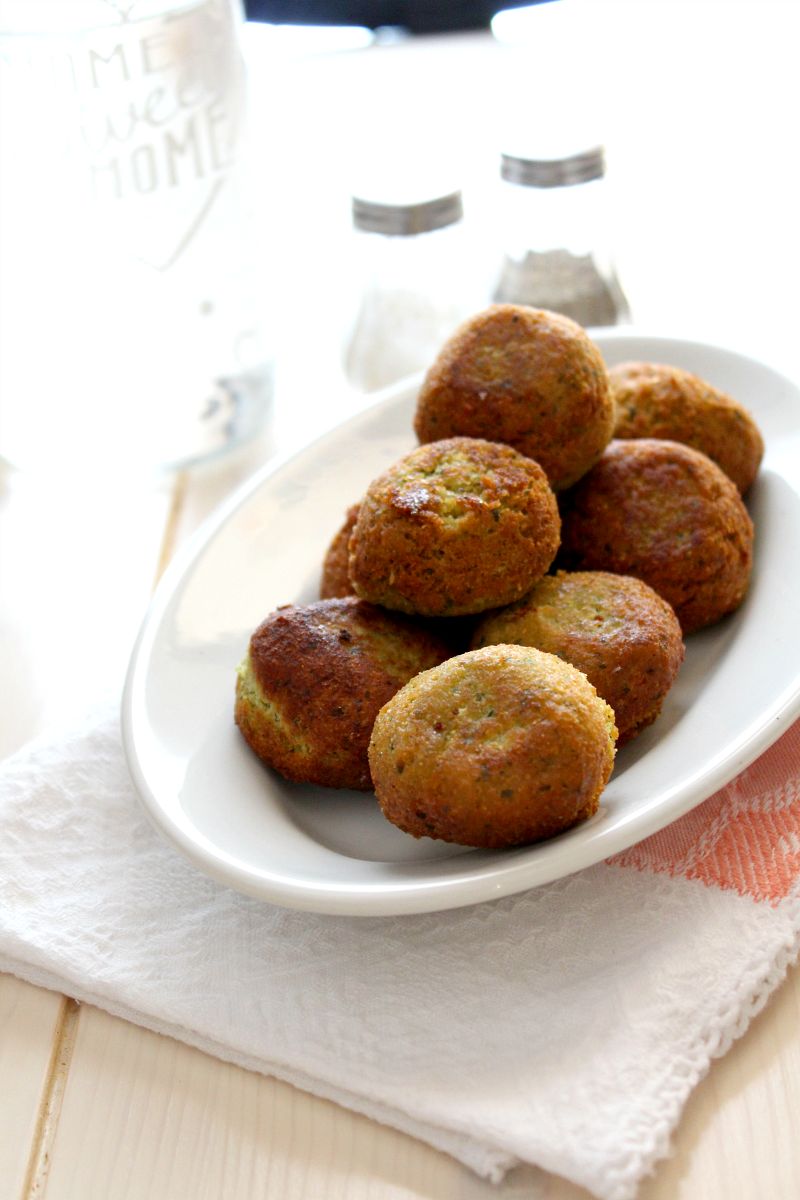 Polpette di melanzane: con i ceci sono irresistibili! Aggiungi anche una salsa light allo yogurt, ti leccherai i&nbsp;baffi