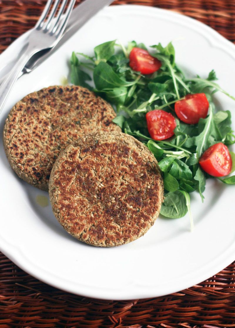 Burger di lenticchie: con questa maionese vegana sono irresistibili! Provali subito, sono più buoni di quelli con la&nbsp;carne