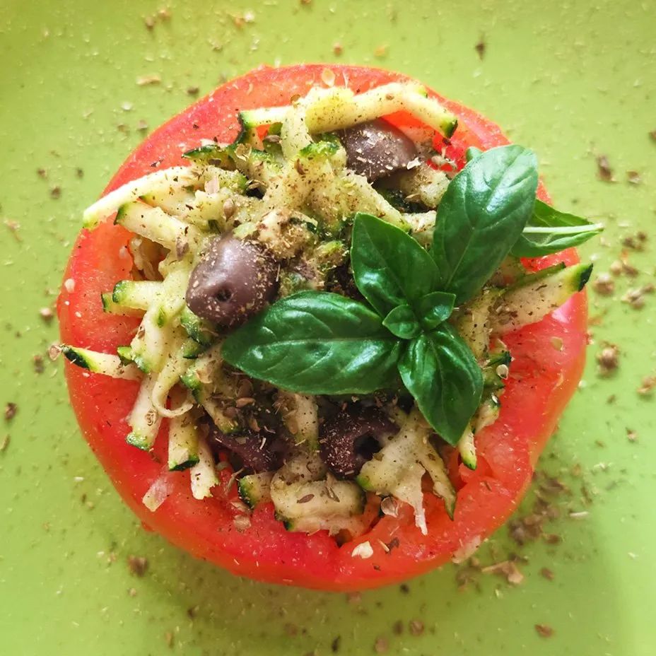 Pomodori Ripieni: scopri la versione light della classica ricetta della nonna! Usa Farro, Olive e Capperi e piaceranno anche ai&nbsp;bambini