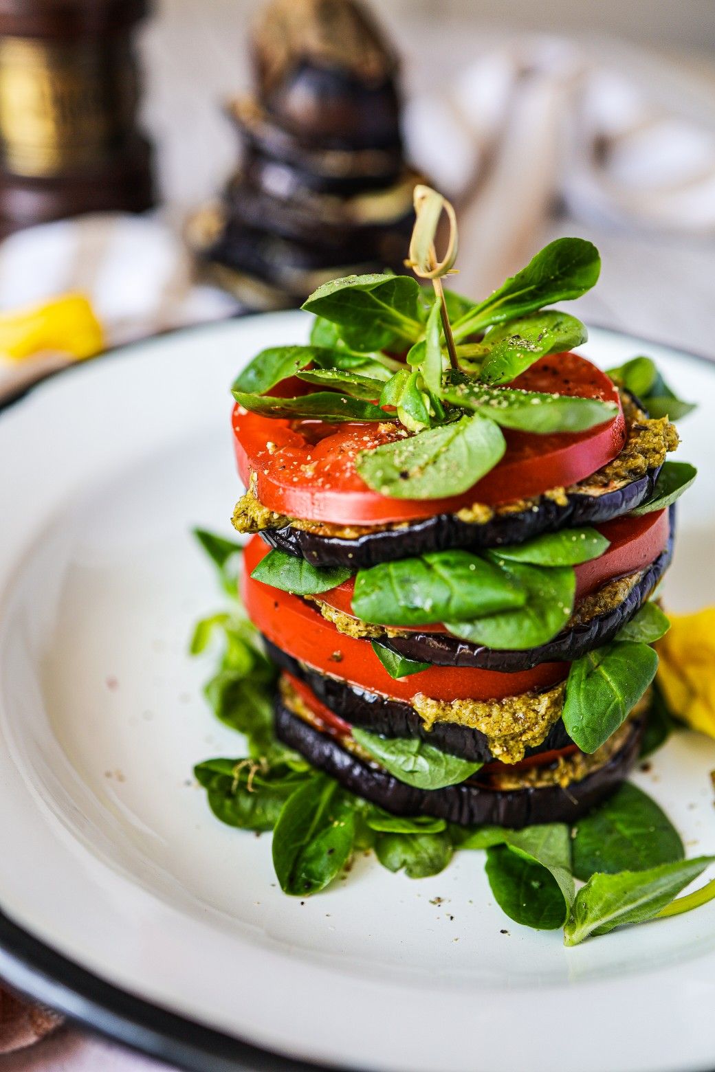 Millefoglie di Verdure con Pesto di Fagiolini: basta UNA Melanzana e UNA Zucchina! Prova subito questo piatto fresco e genuino e farai mangiare le verdure anche ai bambini