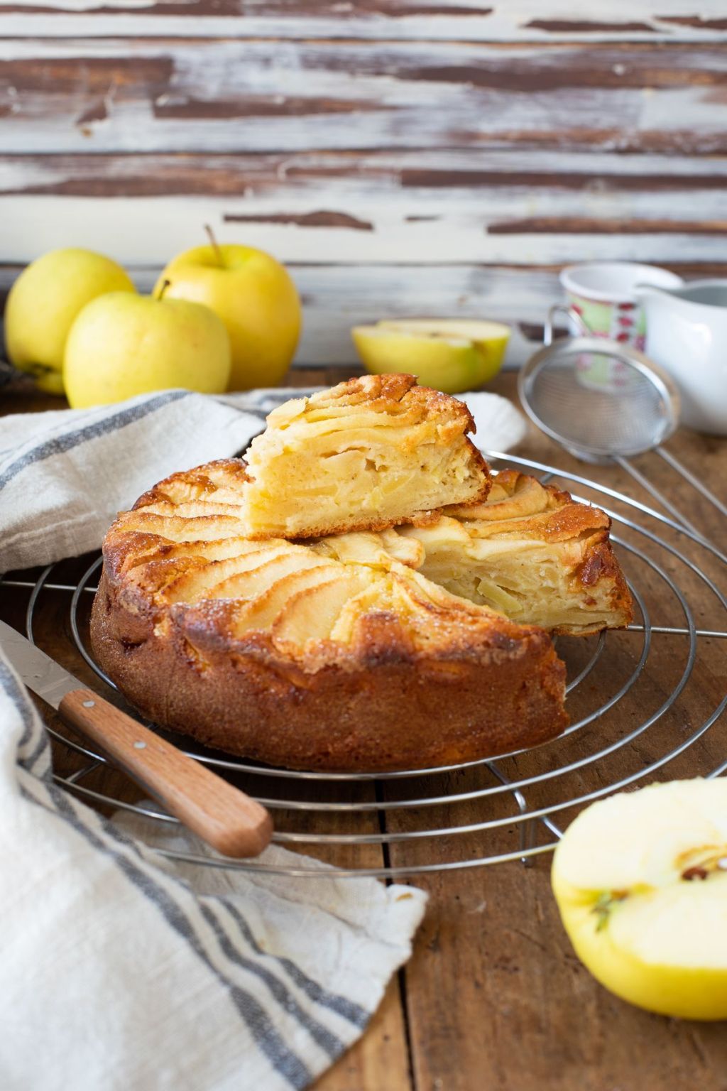Torta di mele: scopri l’alternativa al dolce della nonna senza uova e senza&nbsp;burro