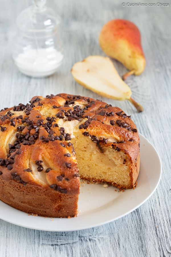 Torta alle pere: niente uova e niente burro! È soffice come una nuvola! Con le gocce di cioccolato è&nbsp;irresistibile