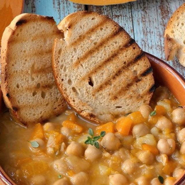 Zuppetta di ceci e zucca: aggiungi il cavolo per un piatto ricco di gusto! Piace anche ai&nbsp;bambini