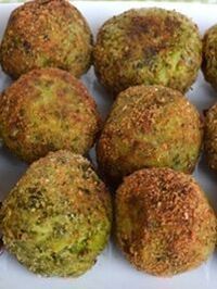 Polpette di broccoli: mettile in forno e farai un figurone! Prova la ricetta senza uova e senza&nbsp;carne
