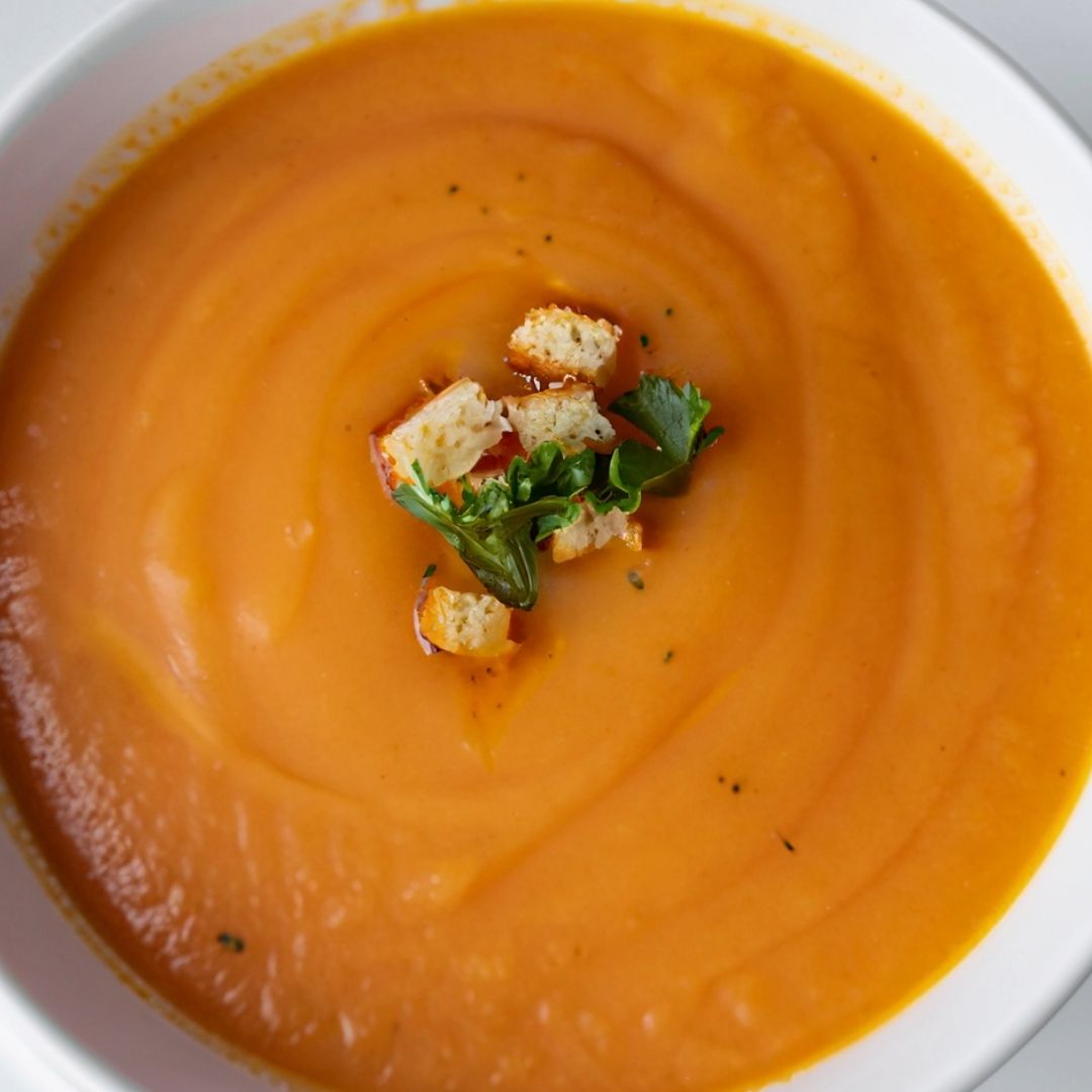 Vellutata di zucca: la ricetta perfetta per le giornate più fredde! Aggiungi carote e patate. È buonissima