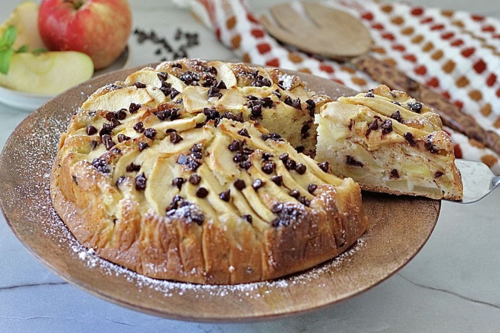 Torta di mele: niente uova nell’impasto! Aggiungi il cioccolato e sarà irresistibile! Ti bastano pochi minuti