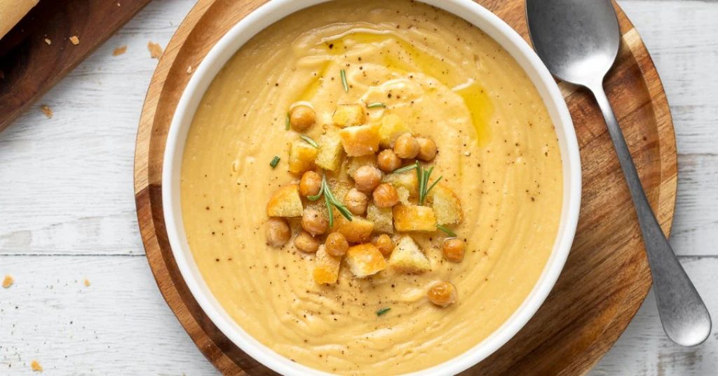 Vellutata di ceci: è cremosa e irresistibile! Ecco la ricetta vegetale che piace anche ai bambini. Ti bastano pochi ingredienti
